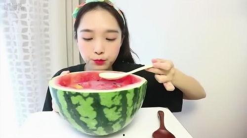吃瓜旅游的女生,揭秘吃瓜旅游女生的独特旅程